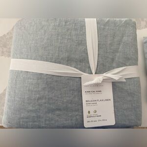 Selling King/California King Pottery barn linen douvet cover!